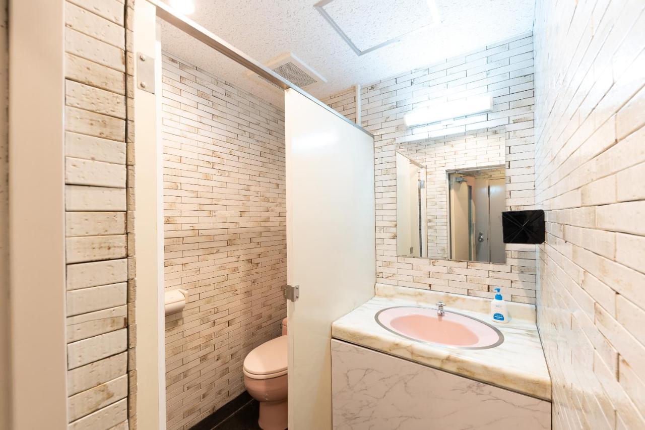 Oyo Hotel Exsaison Sugamo Токіо Екстер'єр фото